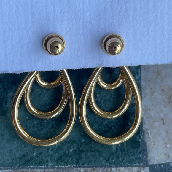 Vintage Trifari Triple Oval Gold Tone Post Earrings - Picture 2 of 4